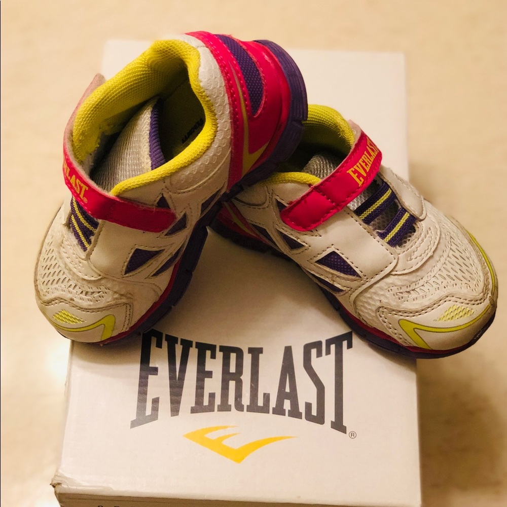 Children Sz 7 Tennis Shoes